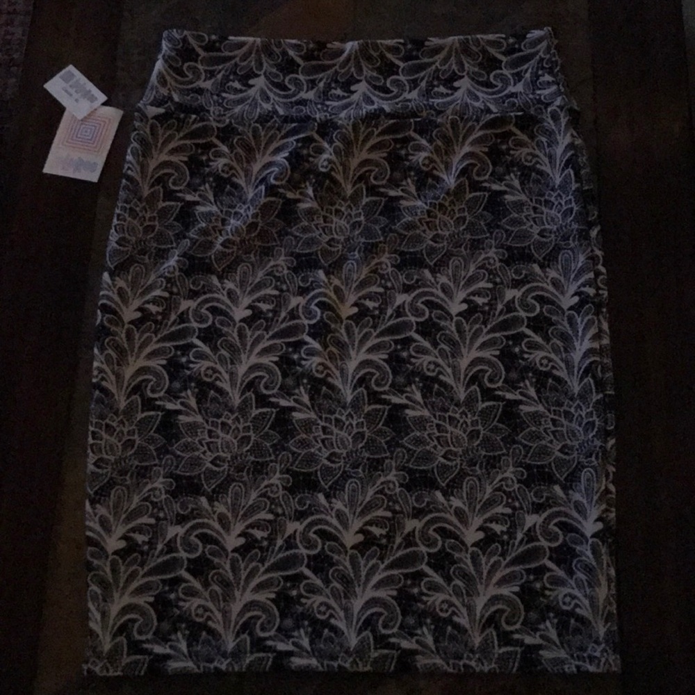 Never worn LuLaRoe Cassie XL